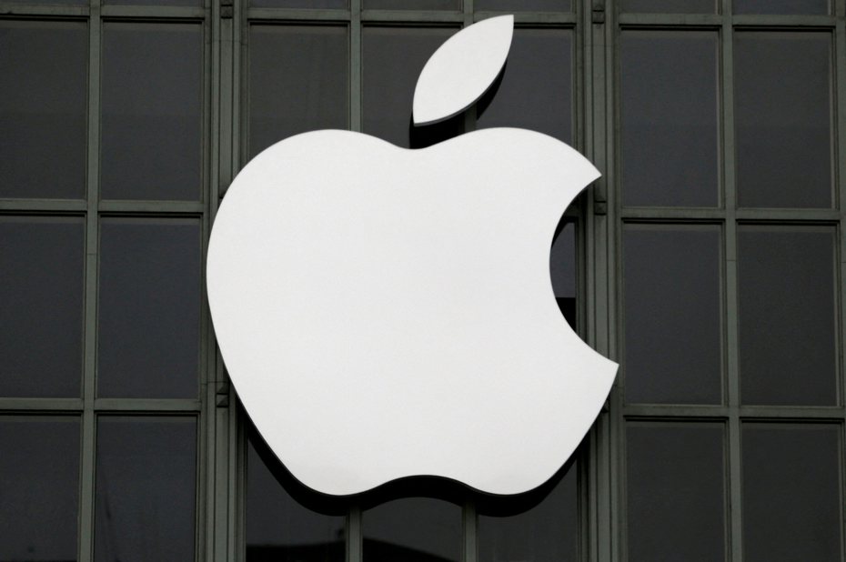 集微網消息，天風國際分析師郭明錤發文指出，蘋果可能將取消或延後預計在2024年量產的iPhone SE4計劃。 路透