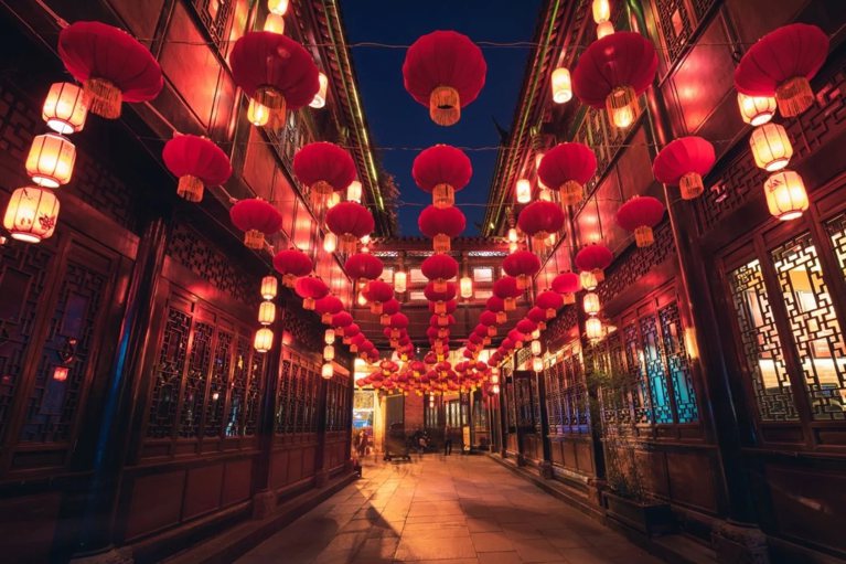 Jinli street during Chinese new year, Chengdu, Sichuan, China.圖／Tatler Taiwan提供