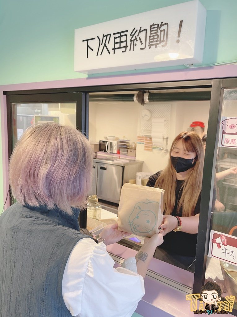 新竹竹北跟獅子約會，有暖心故事的日式沖繩飯糰專門店。圖片來源：跟著踢小米吃喝玩樂趣