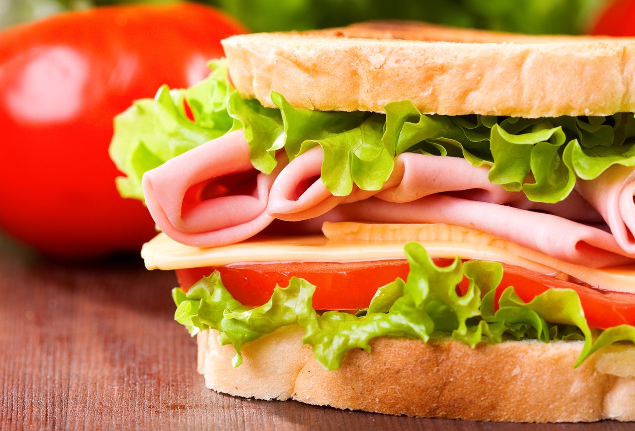 一名37歲男子幾乎每天早餐都吃三明治，結果竟然罹患胃炎。