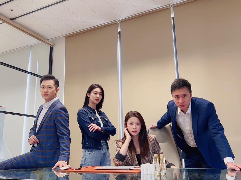 林則希(左起)、張郁婕、李燕、吳懷中合體，受到「一家團圓」戲迷關注。圖／摘自臉書