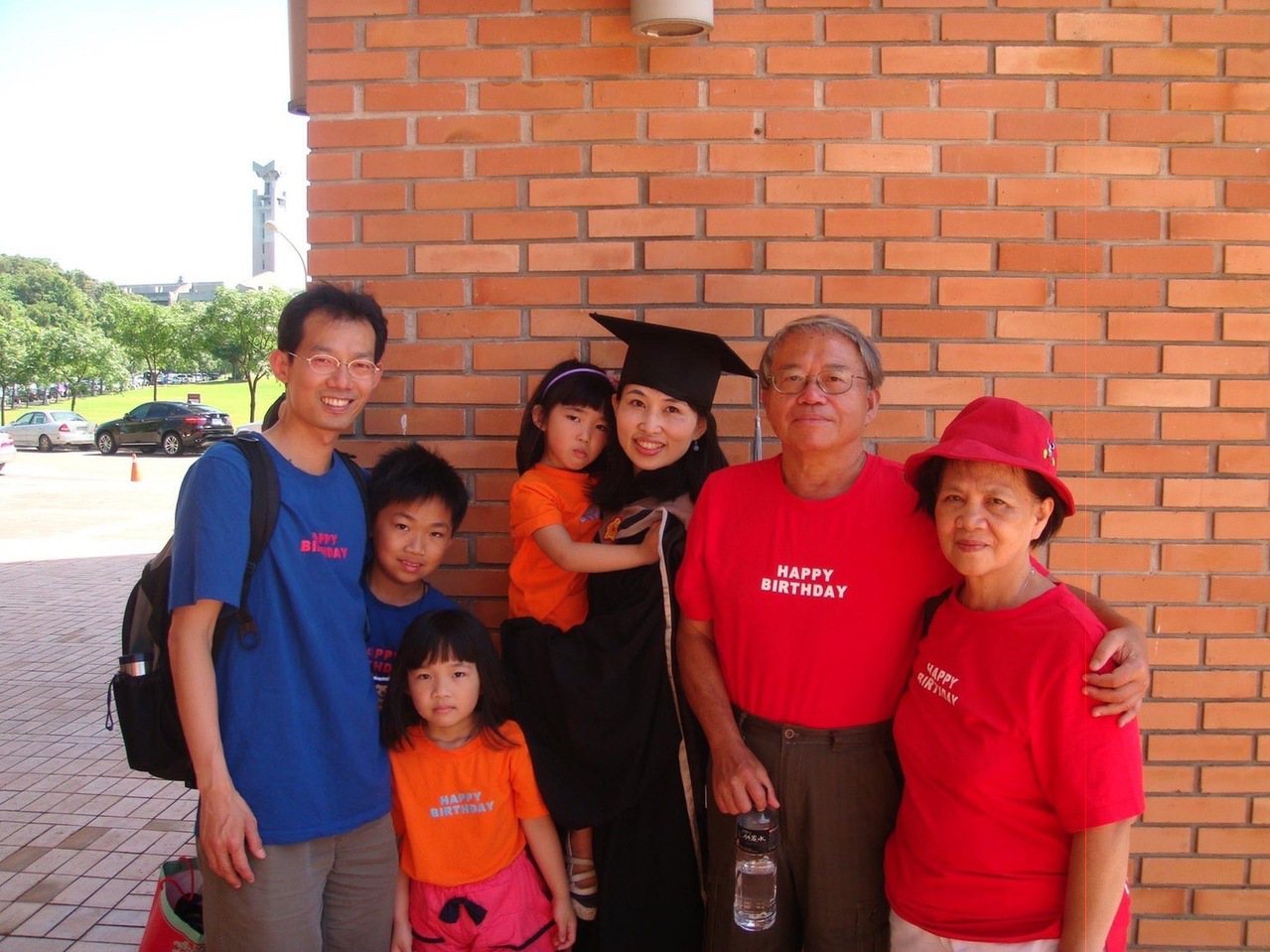 陳詩慧清華大學EMBA畢業時，全家人都來參加她的畢業典禮。圖片由陳詩慧授權「女子漾」刊出