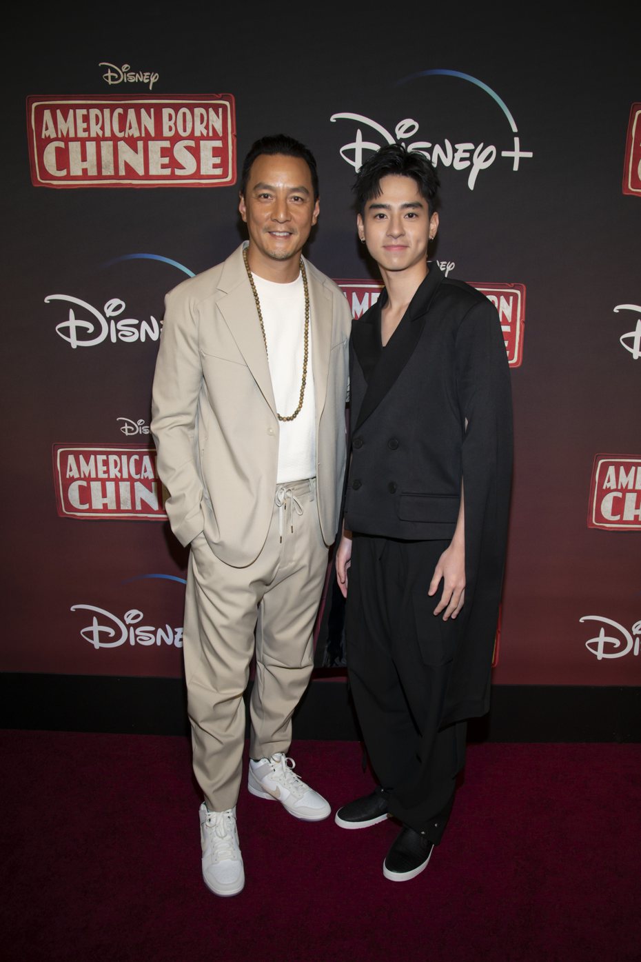 吳彥祖(左)、劉敬在「西遊ABC」飾演父子。圖／迪士尼提供