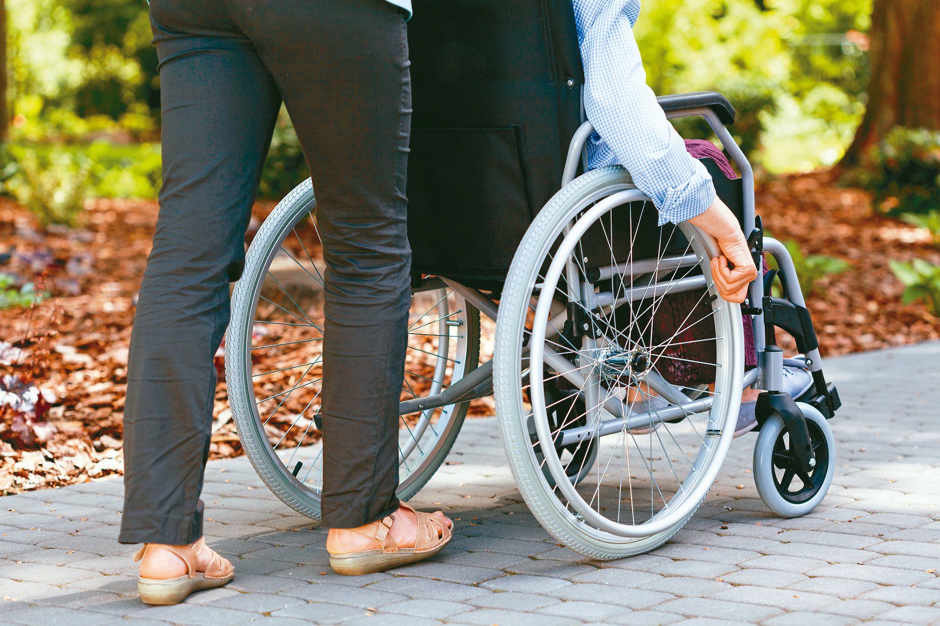 民眾最常需要使用的輔具，以個人行動的輪椅為大宗，其次是電動床，政府分別給予不同的補助額度，核准的費用並不相同。圖／123RF