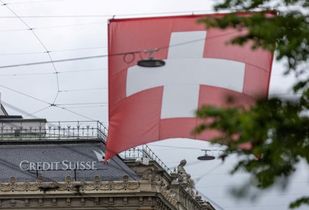 瑞士當局勾銷瑞信的AT1債券，引發許多投資人不滿。 （路透）