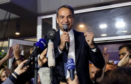 希臘總理米佐塔基斯在國會大選獲得強力支持，該國可望重奪13年前失去的投資等級評等。  （路透）