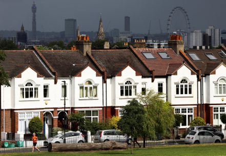 根據漢普頓國際的市場報告，今年4月倫敦以外新出租住家的平均月租金，首度超過1,000英鎊。（ 路透）