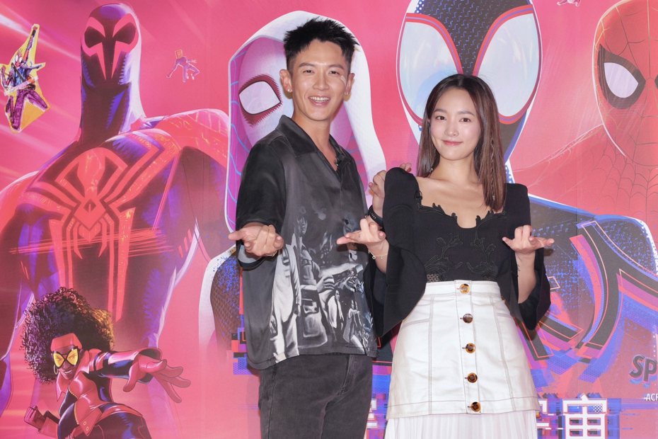 柯震東（左）和王淨出席「蜘蛛人：穿越新宇宙」中文版配音首映會。記者李政龍／攝影