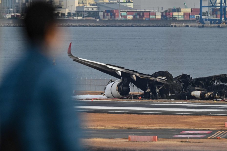 日本航空後續證實編號516班機貨艙內有兩件「寵物托運」，來不及被救出最後不幸葬身火海。 法新社