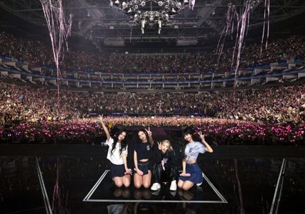 韓國女團BLACKPINK先前在高雄世運主場館舉辦演唱會，吸引全台粉絲聚集。取自臉書「BLACKPINK」。（示意圖）