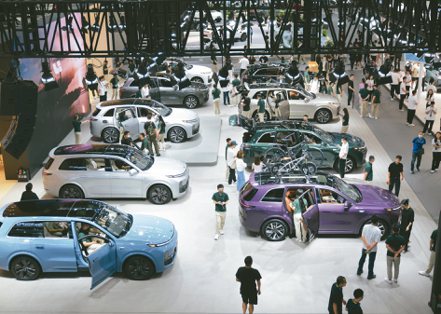 中國汽車工業協會副秘書長陳士華預估，今年全年大陸新能源汽車銷量將達到900萬輛。（中新社）