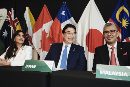 對於申請CPTPP的規則，日本經濟財政再生大臣後藤茂之，在7月16日在紐西蘭舉行的議上表示：「將觀察威懾性行為和遵守法律的姿態」。美聯社