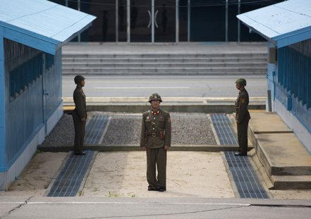 韓聯社18日報導，聯合國軍司令部表示，一位美國公民未經授權越過了分隔兩韓的軍事分界線（MDL）進入北韓。資料照片。路透 / HANS LUCAS