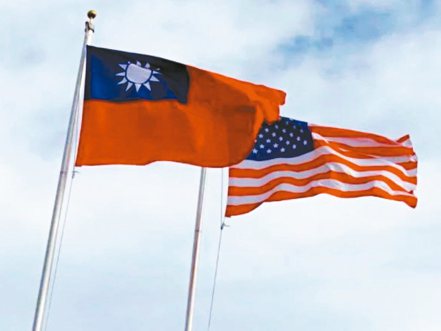 美國參議院院會美東時間18日通過「台美21世紀貿易倡議首批協定執行法案」。圖為台灣與美國國旗。（聯合報系資料照）