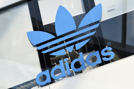 愛迪達（Adidas）最新財測，估計全年虧損可望減少。   路透
