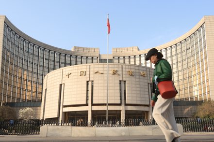 中國人民銀行等金融監理機關召開會議，要求主要金融機構要主動擔當作為，加大貸款投放力度，增強金融支持實體經濟力度的穩定性。 (中通社）