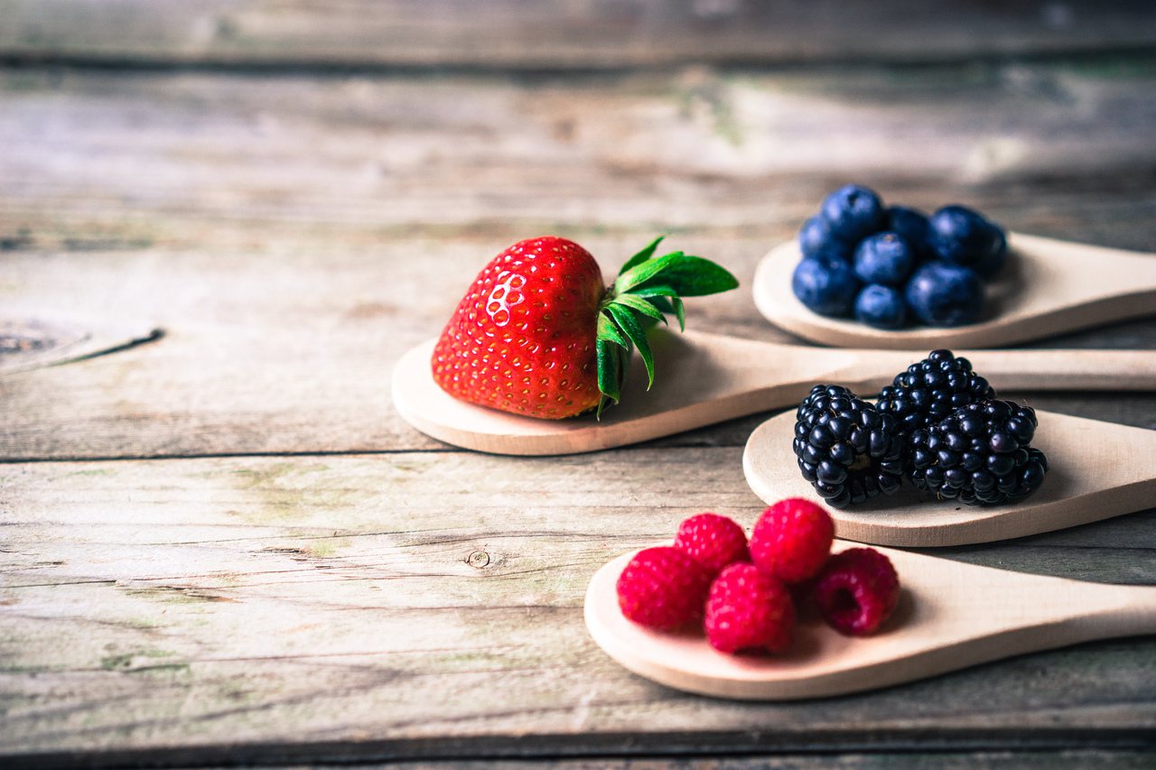 莓果通常都含有豐富的維生素、礦物質和豐富的植化素，連莓果種子裡都含有珍貴的植物性omega-3多元不飽和脂肪酸，所以莓果可說是對人體的多種系統有全面性的幫助。