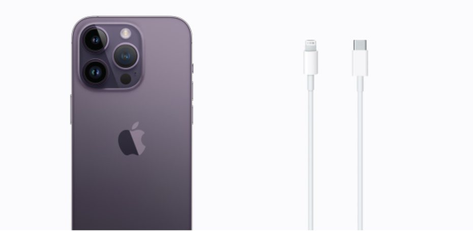 蘋果傳出將為iPhone 15系列的充電線改頭換面，搭配相同機身顏色的Type-C充電線，誘惑果粉全面換機。（翻攝自蘋果官網）