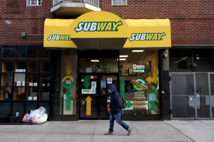潛艇堡連鎖店Subway正式宣布，將出售給私募基金Roark Capital。  路透