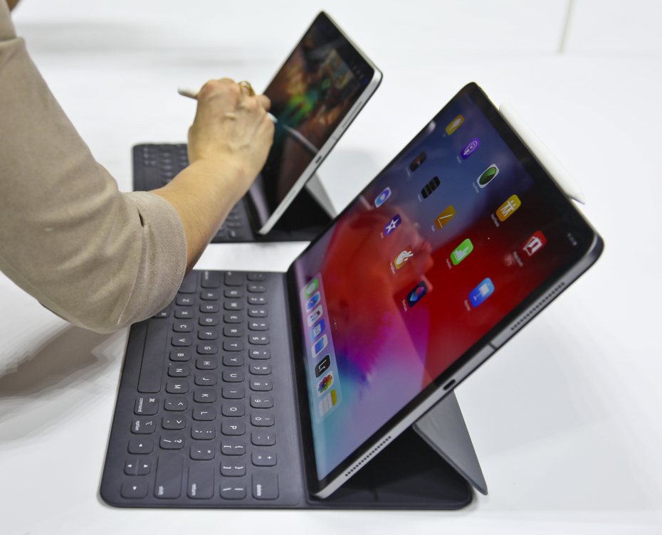 蘋果傳出明年將對平板電腦產品iPad Pro推出種大改款。美聯社