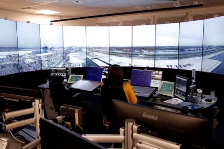 英國航空管制系統在28日出現「技術問題」，迫使各機場必須限縮航班交通。 路透