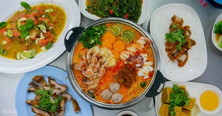 根據Klook調查，67％台灣旅客在出遊時最愛「找吃的」，例如來到泰國，Jeh O Chula媽媽麵就是必吃美食之一。圖／Klook提供。