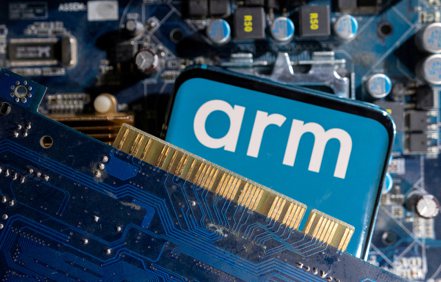 知情人士說，英國晶片設計大廠安謀（Arm Holdings Ltd）的客戶蘋果、輝達、Alphabet與超微（Advanced Micro Devices Inc）等已同意投資安謀的首次公開發行（IPO）。（路透）