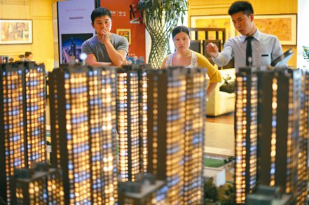 上海官宣從2日起執行首套房貸款「認房不認貸」政策。 （中新社）