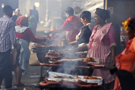 根據彭博編製的南非烤肉指數，顯示在整體通膨放緩後，南非央行維持基準利率不變的決定是正確的。美聯社