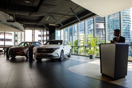德國豪華車廠賓士今年稍早成為首家在馬來西亞推出國產電動車的汽車製造商。彭博資訊