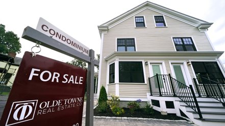 美國7月份的住房可負擔性維持在紀錄低點，因為高抵押貸款利率和高房價使許多美國人買不起房。美聯社