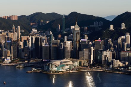 隨著寫字樓市場空置率持續高企，香港政府本季度將不會推售商業用地。（路透）
