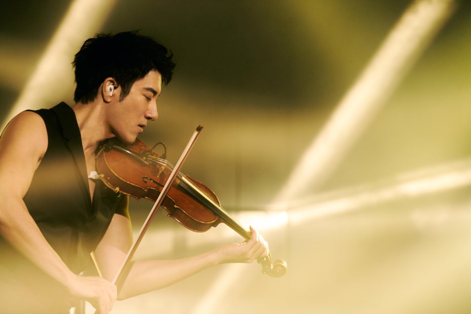 王力宏在「ONE Leehom Wang 一個王力宏」演唱會展現音樂才華。圖／寬魚國際提供