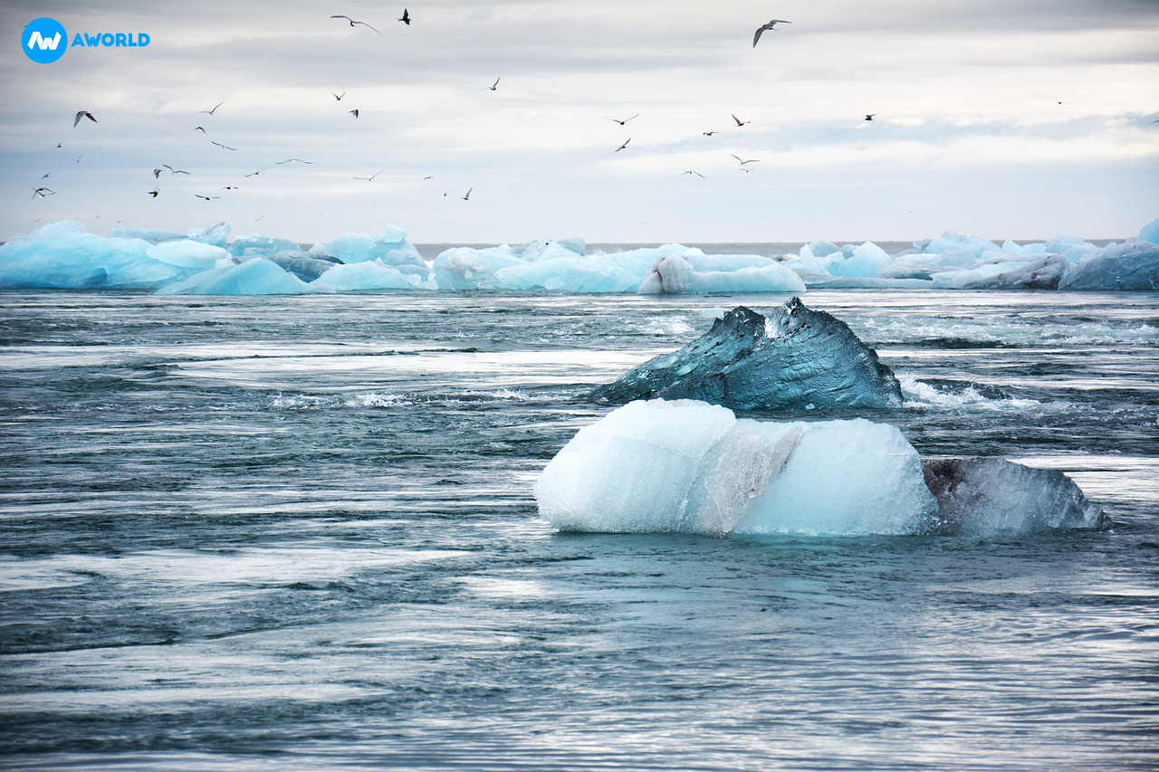 2000年起，暖化造成冰山崩塌，冰川和冰蓋的流失造成全球海平面上升21%，海岸線逼近人類居所。圖/AWORLD 提供