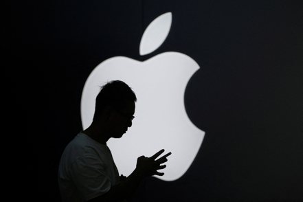 彭博資訊報導，蘋果公司今年最後一季的營收可望回升。路透