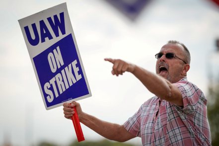 UAW目前的罷工行動都還沒重創經濟，但若僵局拖上好幾個月，可能帶來毀滅影響。路透