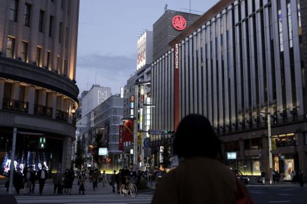 在1980年代後期日本泡沫經濟達到最高峰時，百貨公司成為日本國力的象徵。如今隨著時代變遷，日本的百貨業版圖也已截然不同。   彭博資訊