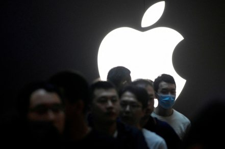 外媒報導，在新規上路前，蘋果相關人員已與中國大陸官員會面，表達擔憂，但中國官員表示規定應嚴格遵守。（路透）
