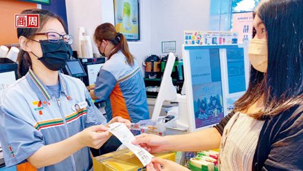  「超取」已經成為台灣便利商店不可或缺的業務，也是超商業者從實體進攻線上的利基。(來源．統一超商提供)