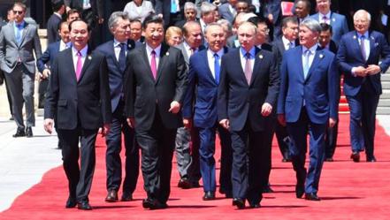 大陸外交部發言人華春瑩宣布17、18在京舉辦第三屆「一帶一路」高峰論壇。圖為2017年峰會盛況，俄羅斯總統普亭應邀出席。（BBC）