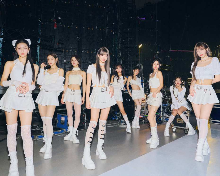 许媛媛(左起)、XINN、Ayeon阿勇、Nico、采甄、毓、容容、Vicky、BIDO组成的女团「幻蓝小熊」在「未来少女」表现突出。图／天空娱乐提供
