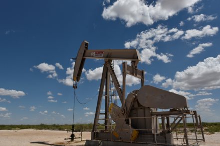 國際能源署(IEA)表示，全球石油市場本季度不會像預期的那樣緊張。 路透