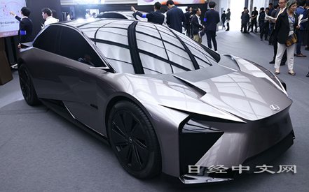 LEXUS的純電動汽車概念款「LF-ZC」。 日經中文網
