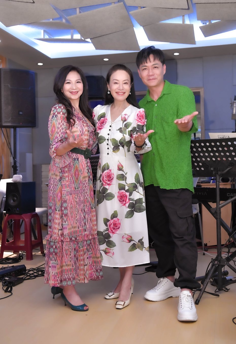 周玥绮（左起）、金佩姗和陈随意为12月演出卖力彩排。图／万星传播提供