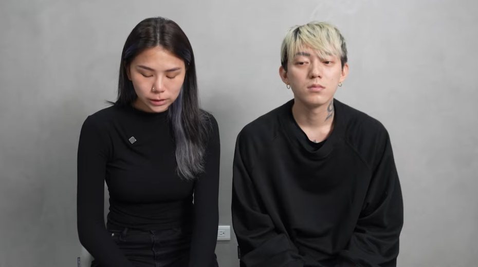 蕾菈（左）和老公湯宇拍下道歉影片。圖／摘自YT
