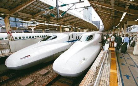 受地震影響，2條日本新幹線目前停駛中。圖為日本新幹線。 聯合報系資料庫