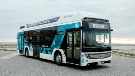 氫能源示意圖，圖為TOYOTA CAETANO新型氫能源電動巴士。業者提供