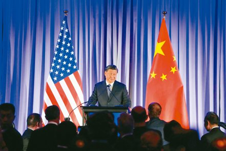 中國大陸國家主席習近平出席APEC晚宴，強調中美兩國大門不應關上，中國已準備成為美國的合作夥伴和朋友，中美和平共處趨勢不會改變。 美聯社