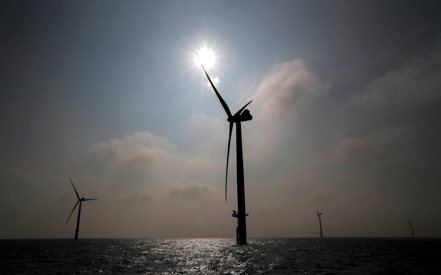 日本企業正陸續退出台灣風力發電計畫，顯示成本升高和延誤加劇正使世界各地的風電產業陷入更深的困境。路透