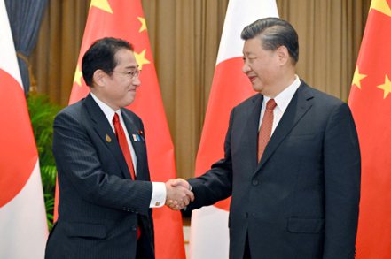 日本首相岸田文雄和中國國家主席習近平於當地時間16日（日本時間11月17日上午）在美國舊金山舉行會談。路透資料照